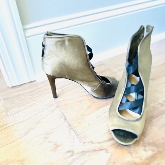 Shoes - Picture 5 of 6